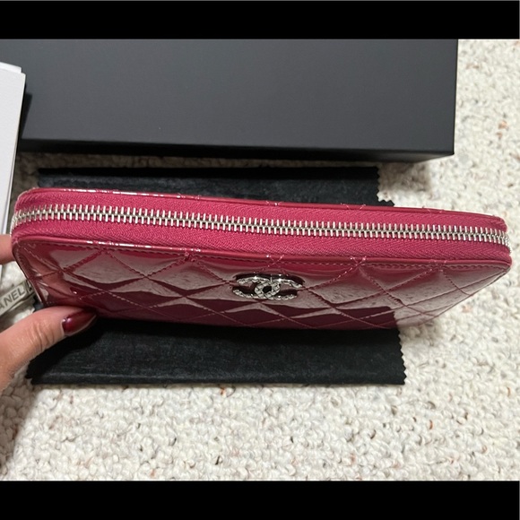 Authentic Chanel patent quilted long wallet with complete inclusion - Picture 8 of 16